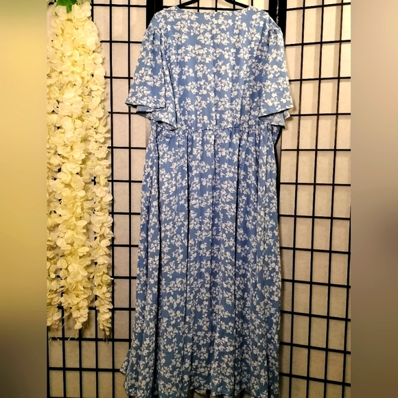 FINAL DISCOUNT. BLOOMCHIC  Flutter Sleeve Dress Size 22 - Picture 4 of 7